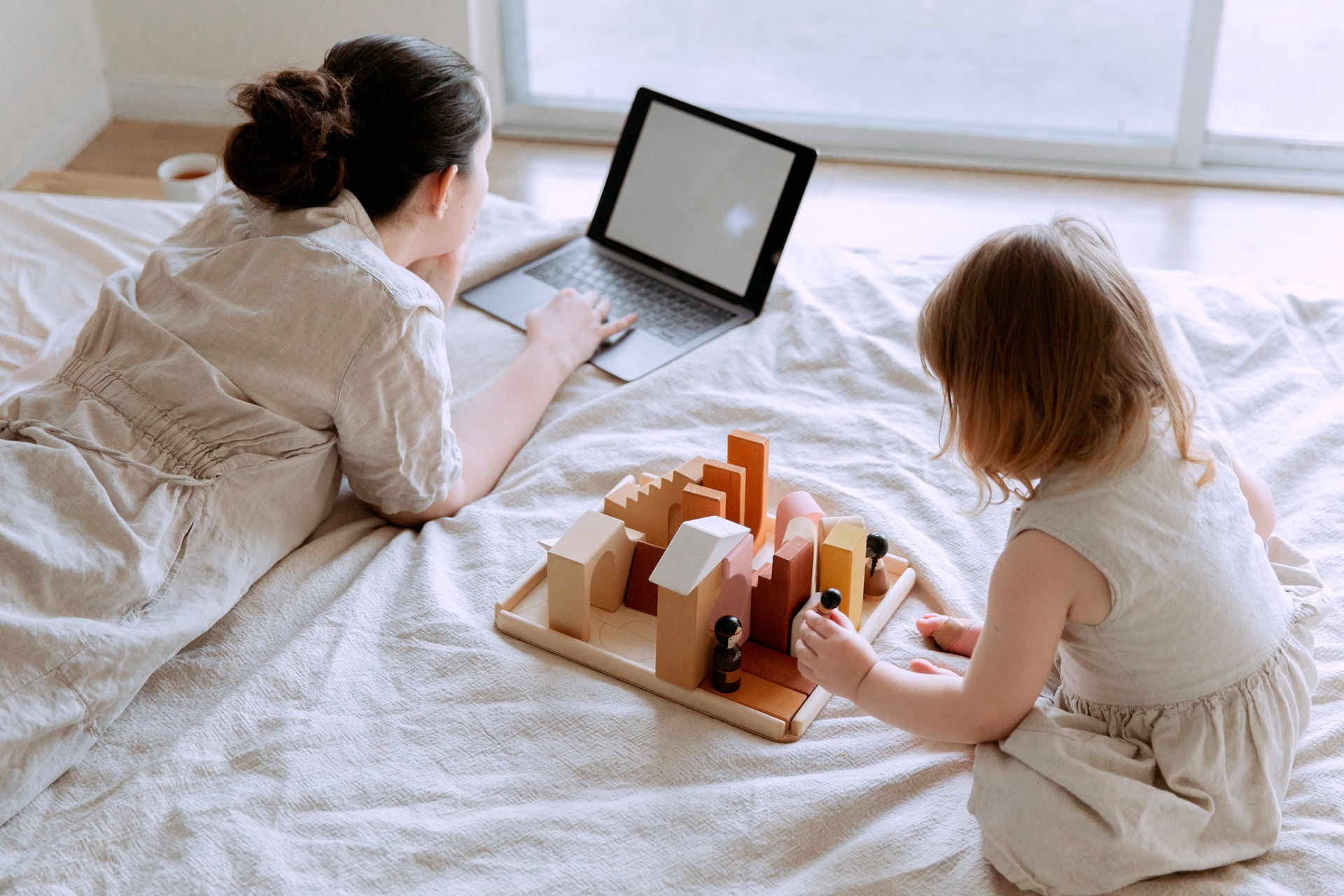 Pros & cons of working remotely
